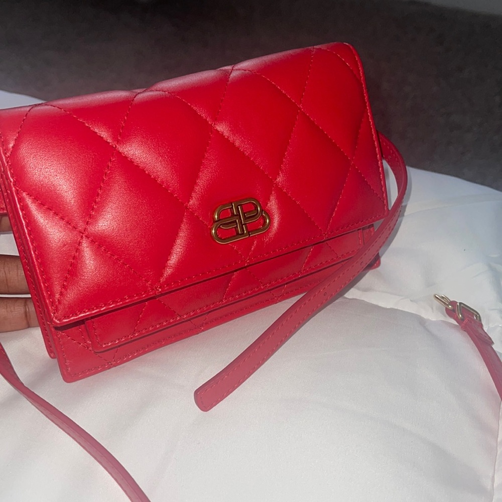 Wore once! In great condition.. ITS A WAIST BAG!
